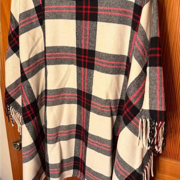 Fun TALBOTS plaid turtleneck fringed cape one size- Pristine Condition - Picture 3 of 5